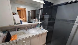 Family Apartment, Mountain View | Bathroom