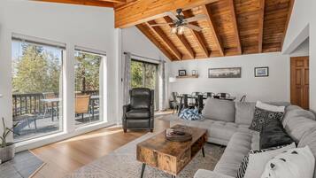 Smart-tv, pejs, bordfodbold