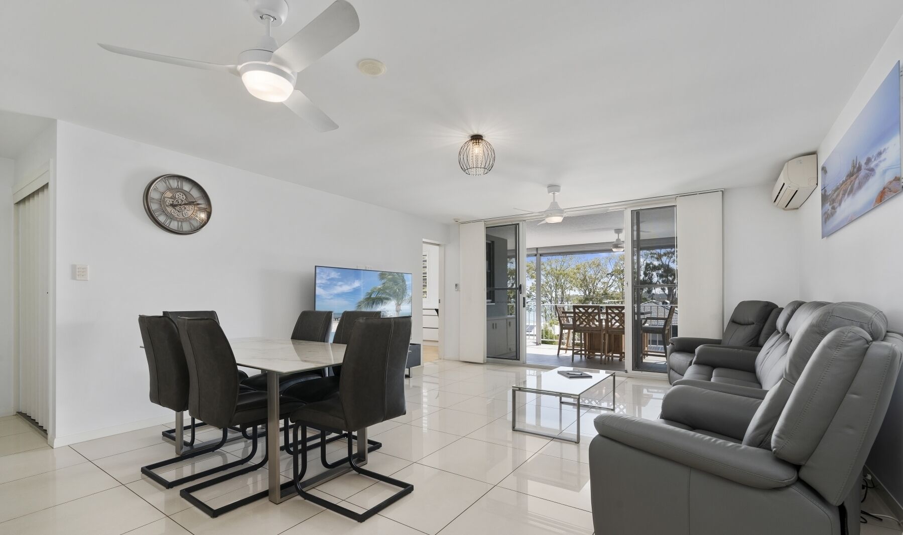 Smart TV, books
