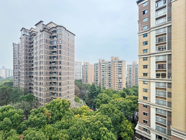 Bloc d'apartaments, 2 dormitoris, vistes a la ciutat | Vista des de l'habitació