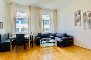 Living area - Super Comfy 1BR&1LR Apt, 7- Min to Westbahnhof (Vienna)