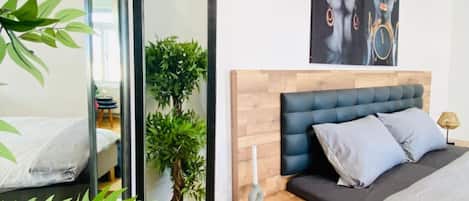 2 dormitorios, escritorio, ropa de cama