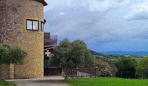 Exterior - Stay, view of the Pyrenees (Villarzel-du-Razès)