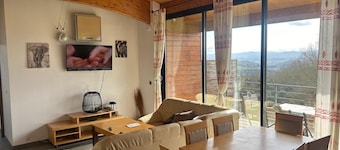 Stay, view of the Pyrenees