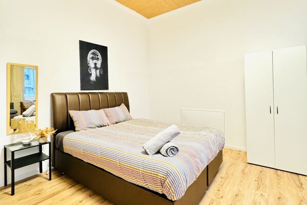 1 bedroom, desk, WiFi, bed sheets