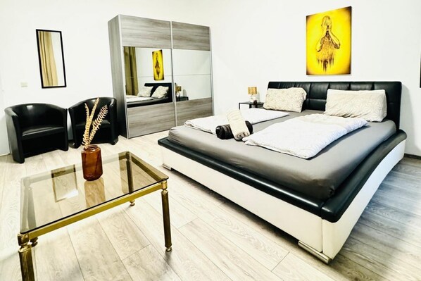 3 bedrooms, WiFi, bed sheets