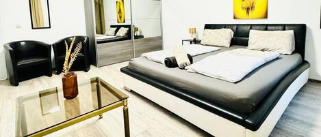 3 camere, una scrivania, Wi-Fi, lenzuola