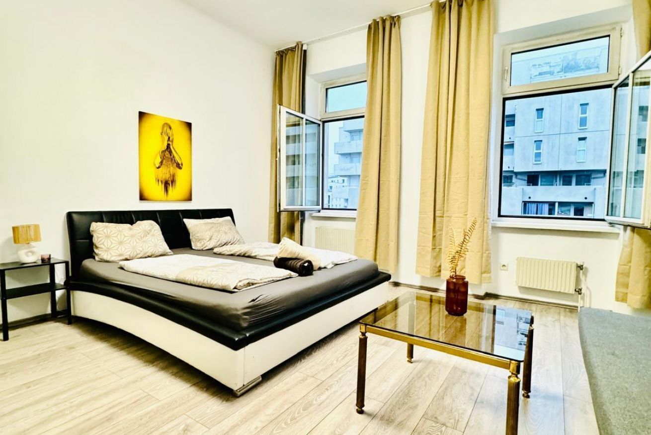 3 chambres, bureau, Wi-Fi, literie fournie