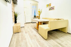 Smart TV - Nice Room in a Shared Apt, 10Min to FAC Platz (Vienna)