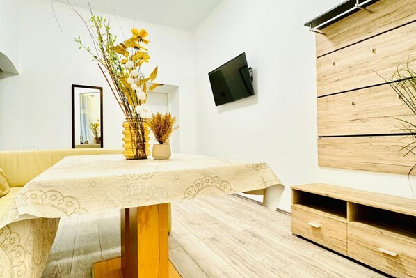 Interior - Comfy Room in a Shared Apt, 10Min to FAC Platz (Vienna)