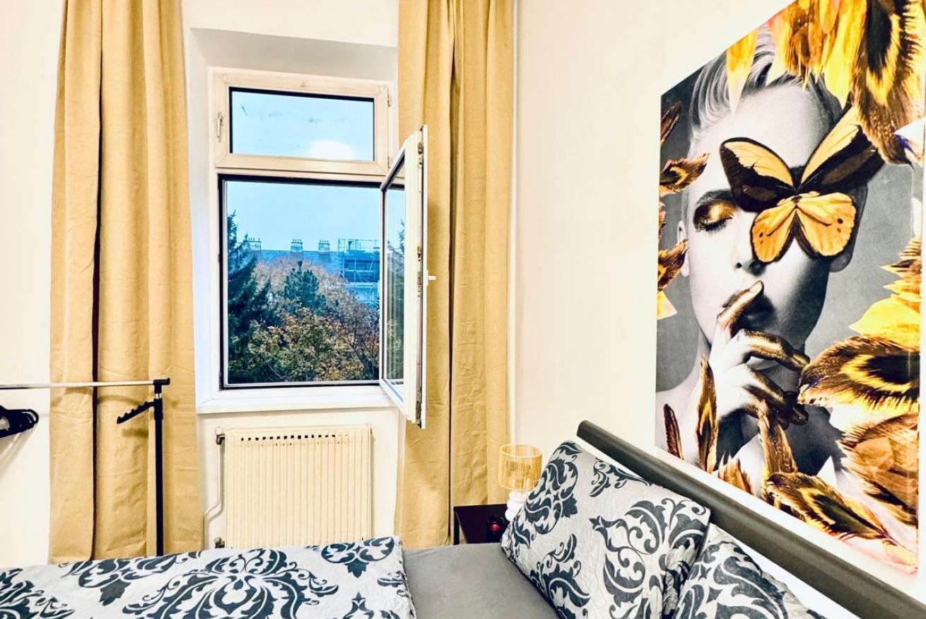 1 bedroom, desk, WiFi, bed sheets