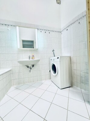 تجهيزات دش، مجففات شعر، مناشف، صابون
