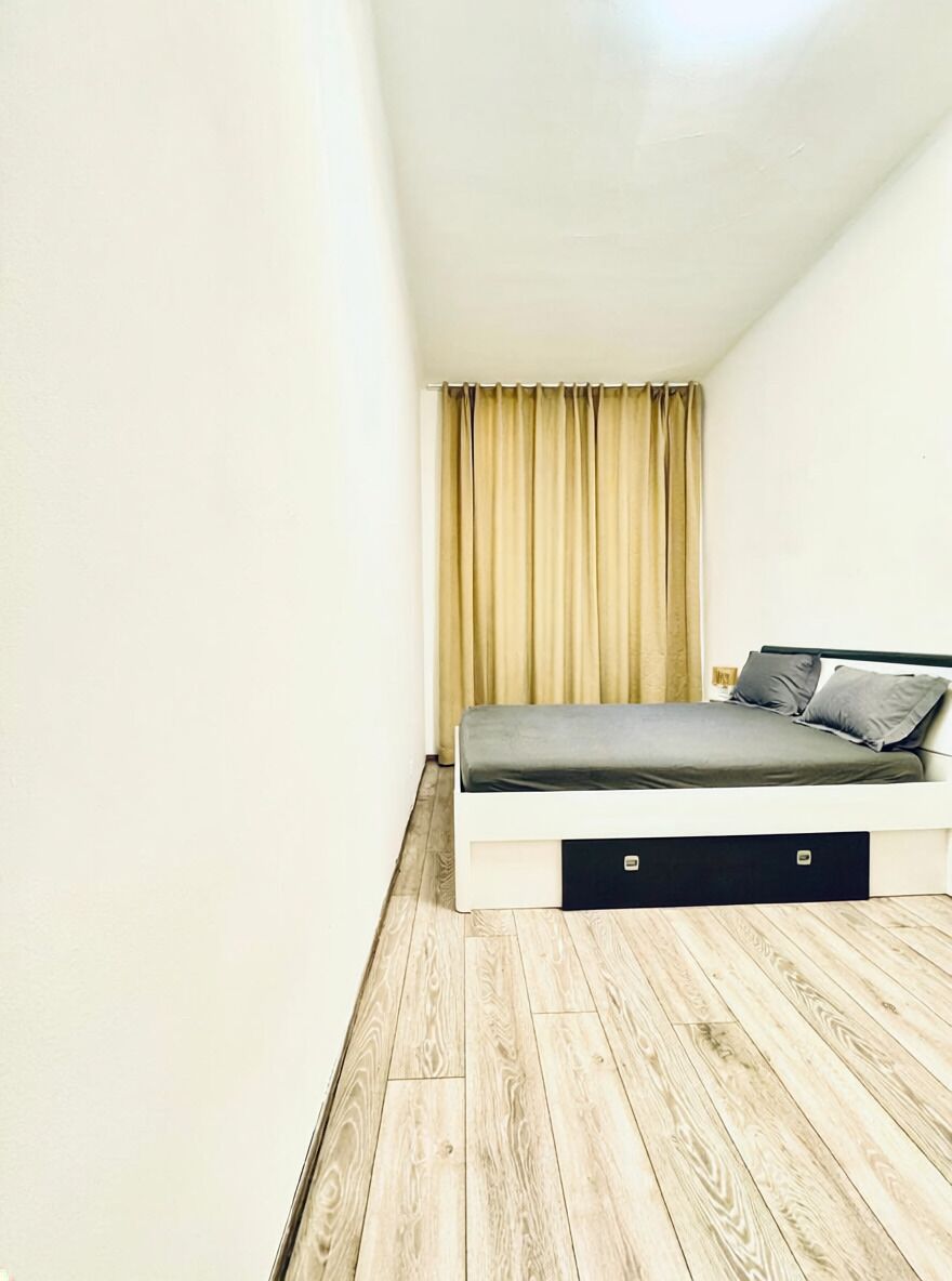 1 室のベッドルーム、デスク、WiFi、ベッドシ ーツ