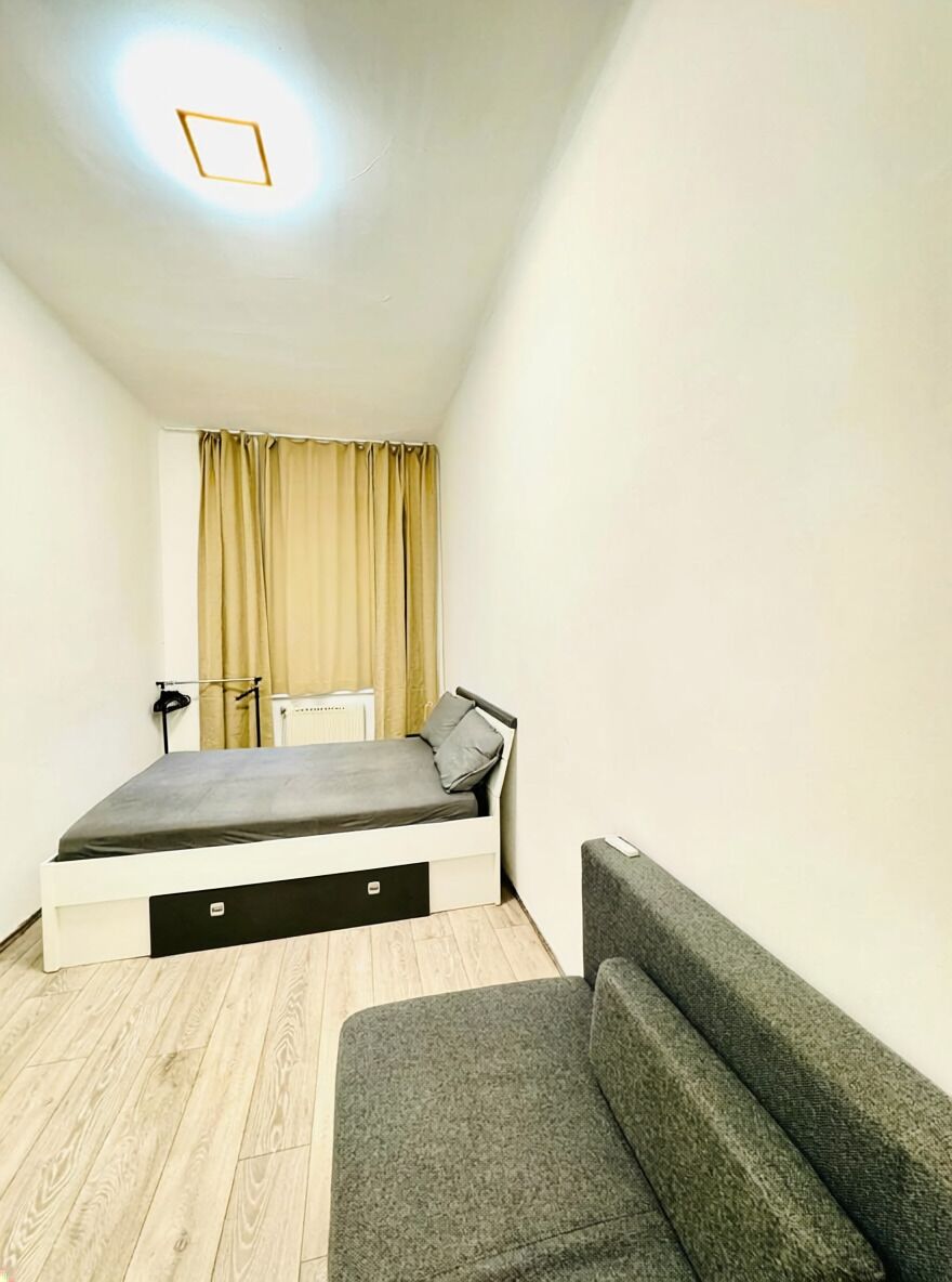 1 室のベッドルーム、デスク、WiFi、ベッドシーツ