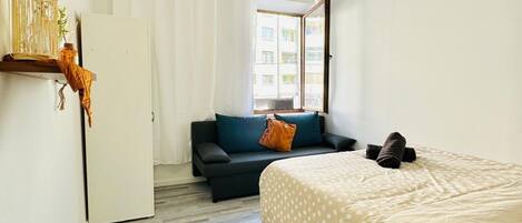 4 bedrooms, bed sheets