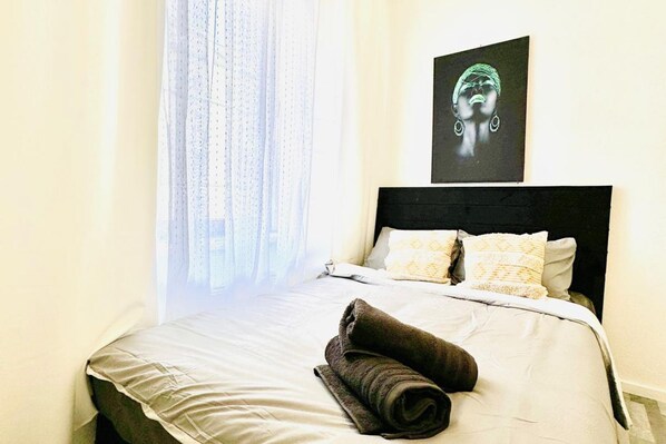 4 bedrooms, bed sheets