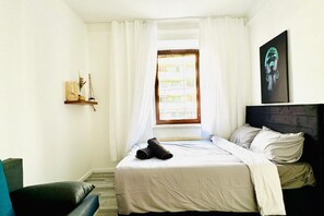 4 bedrooms, bed sheets