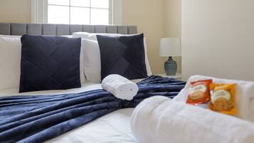 2 bedrooms, iron/ironing board, internet, bed sheets