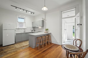 Comfort House | In-room dining