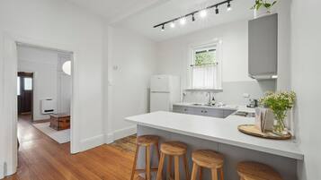 Comfort House | Private kitchen | Microwave, oven, electric kettle, toaster