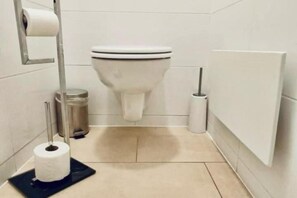 Dusche, Haartrockner, Seife, Shampoo