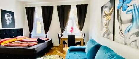 1 bedroom, bed sheets