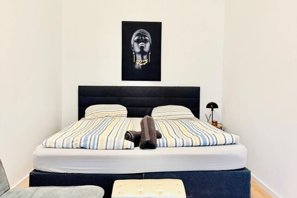 5 habitaciones, tabla de planchar con plancha, wifi y ropa de cama 