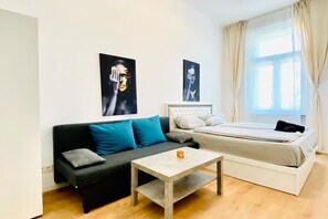 5 bedrooms, WiFi, bed sheets