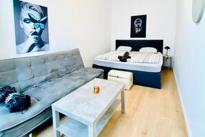 5 chambres, fer et planche à repasser, Wi-Fi, draps fournis
