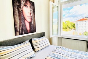 5 habitaciones, tabla de planchar con plancha, wifi y ropa de cama 