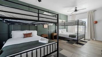 4 bedrooms, iron/ironing board, WiFi, bed sheets