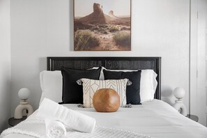 4 bedrooms, iron/ironing board, WiFi, bed sheets