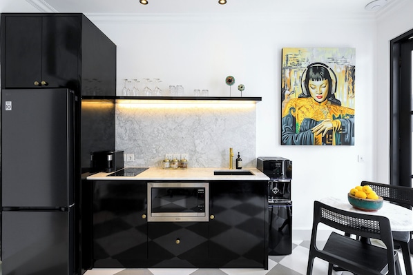 Villa | Cuisine privée | Cafetière/bouilloire, bouilloire électrique, nécessaire de nettoyage