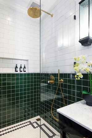 Vila | Kamar mandi | Sabun, sampo,  dan tisu toilet