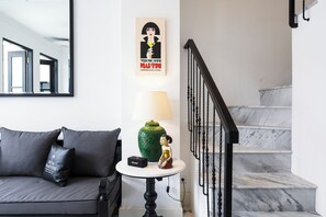 Télévision LCD de 30 pouces avec chaînes par câble