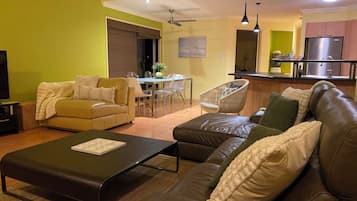 Smart TV, reproductor de DVD y libros