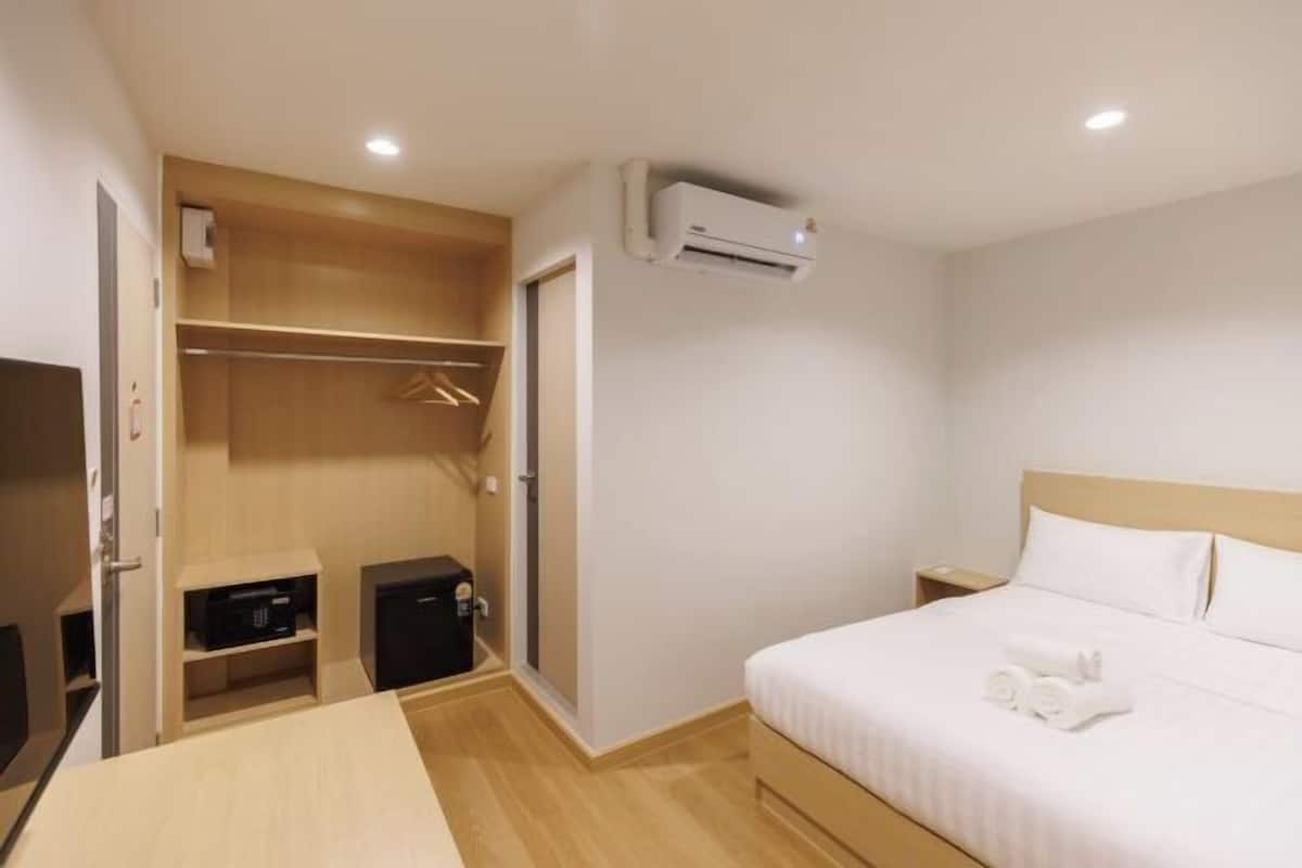 Minibar (free items), in-room safe, desk, laptop workspace