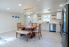 Microondas, horno, parrilla de estufa y lavavajillas 