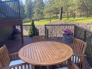 Outdoor dining - High-end studio on five acre estate with over 100 five star reviews! (Newman lake)