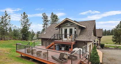 Cozy high-end studio on five acre estate in charming Newman Lake.