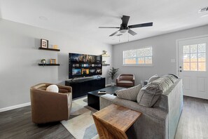 Télévision, cheminée