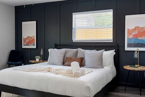 4 bedrooms, iron/ironing board, WiFi, bed sheets