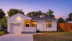 Exterior - 1.4 Mi to AT&T | Mini Golf + Hoops | Sleeps 12 (Arlington)