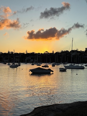 Marina - Large resort style living, peaceful retreat, close to CBD and water, city views (Northwood)