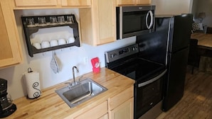 雪櫃、微波爐、廚房用具/餐具/器皿