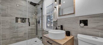 
Newly Renovated 3BR Duplex-1st FL | 5 min to Niagara Falls |Trails Nearby!