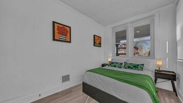 4 bedrooms, desk, iron/ironing board, travel crib