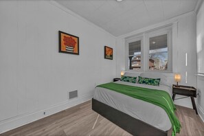4 bedrooms, desk, iron/ironing board, travel cot