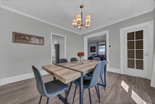 
Newly Renovated 3BR Duplex-1st FL | 5 min to Niagara Falls |Trails Nearby!