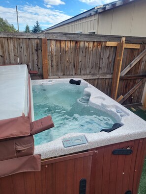 Baignoire à remous extérieure